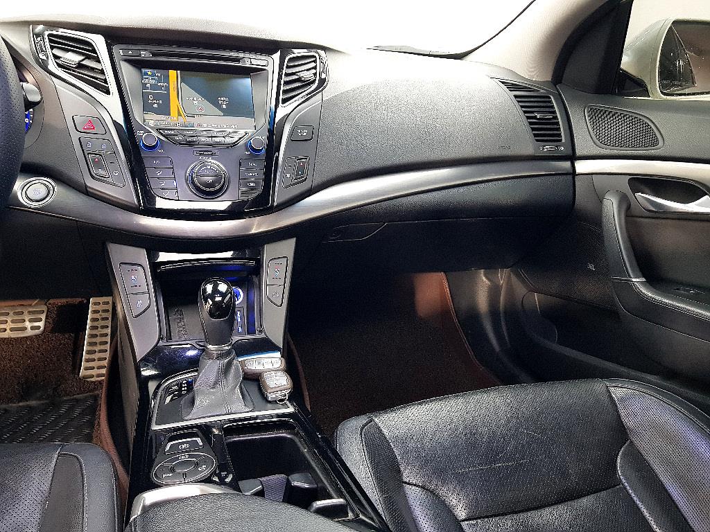 HYUNDAI i40 - Vista 10