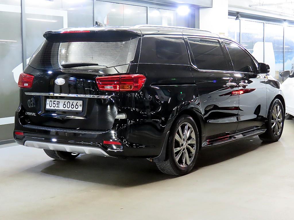KIA Carnival - Vista 4