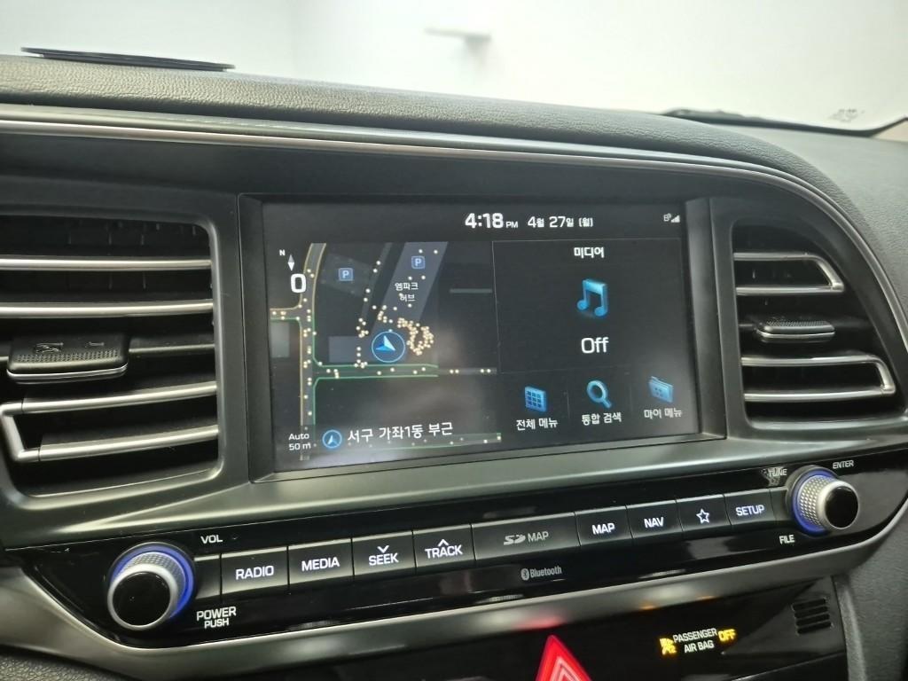 HYUNDAI Avante 2019 Plateado - Importación desde Corea - HF Imports Iquique - Foto 13