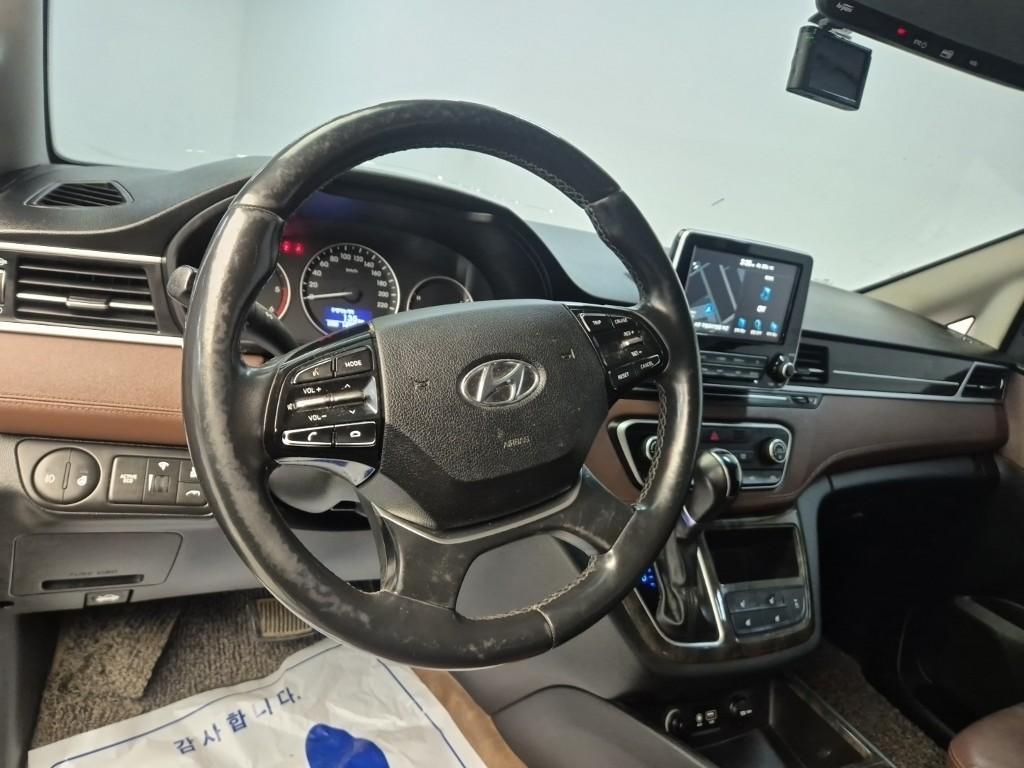 HYUNDAI Starex - Vista 9