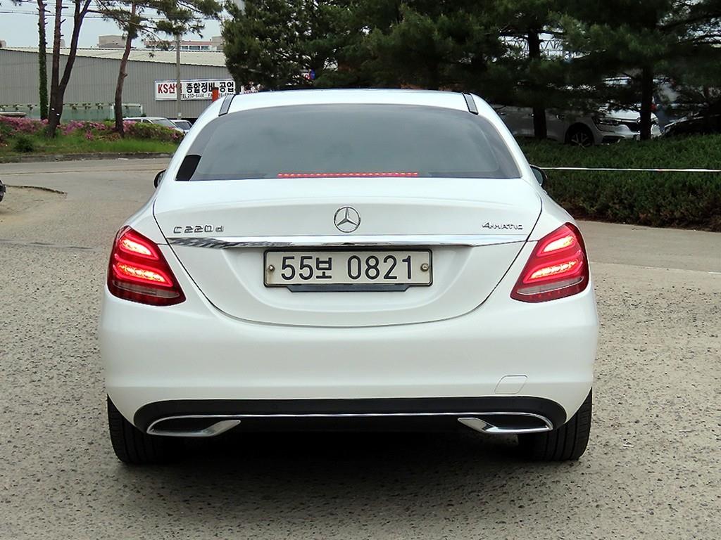 Mercedes Benz C Class - Vista 4