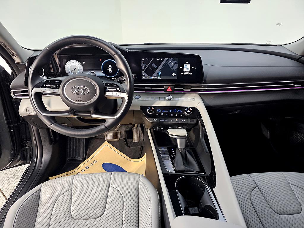 HYUNDAI Avante - Vista 5