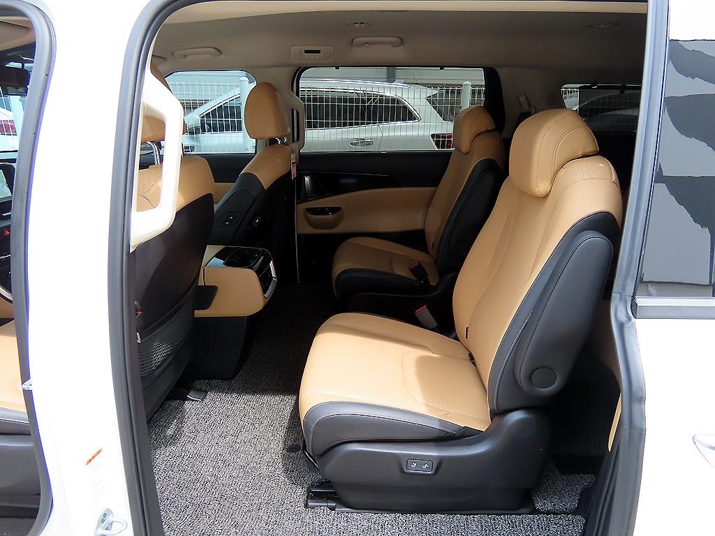 KIA Carnival - Vista 6