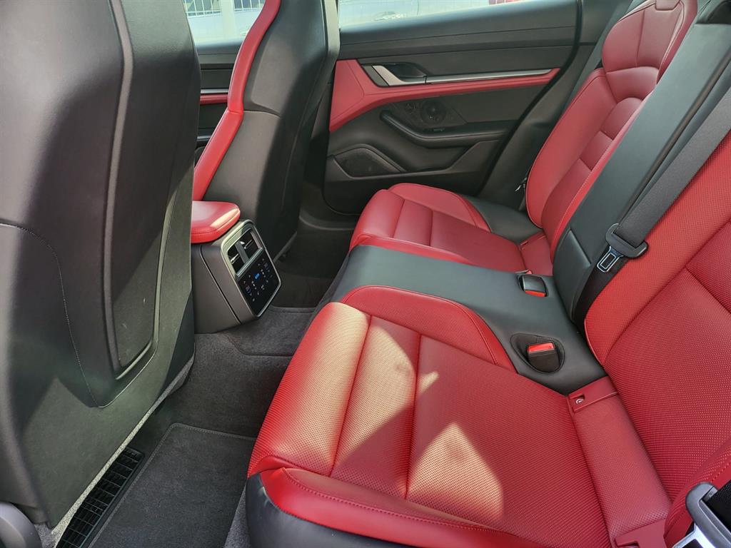 Porsche Taycan - Vista 6