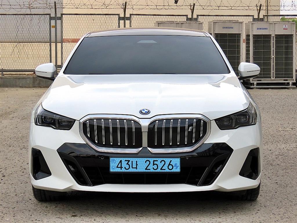 BMW i5 2025 Blanco - Importación desde Corea - HF Imports Iquique - Foto 1