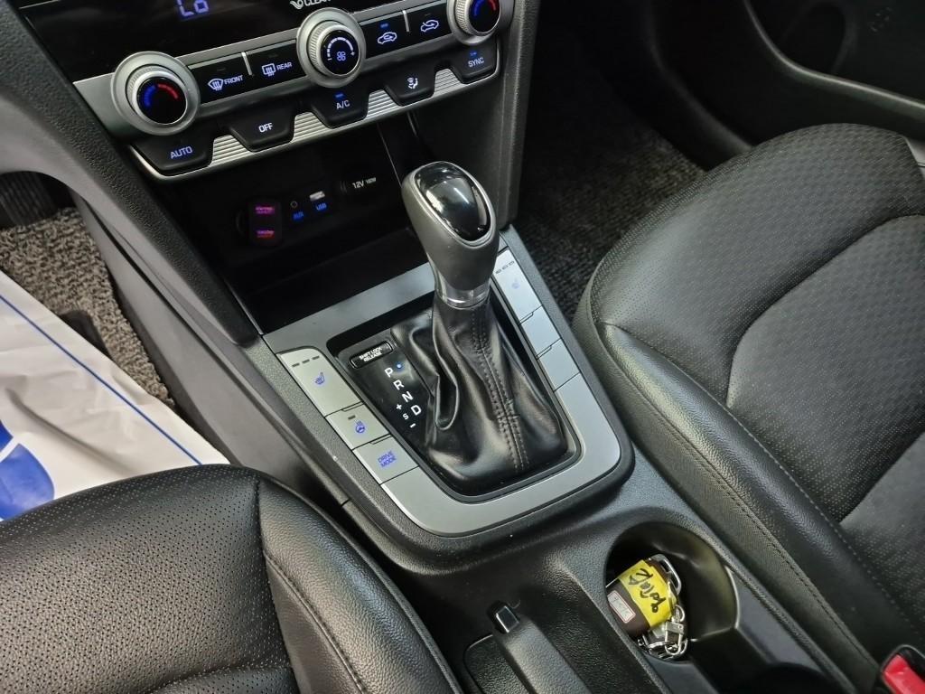 HYUNDAI Avante - Vista 8