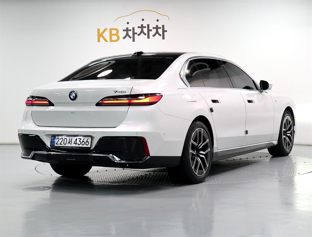 BMW 7 Series - Vista 3