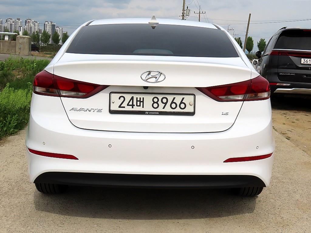 HYUNDAI Avante - Vista 4