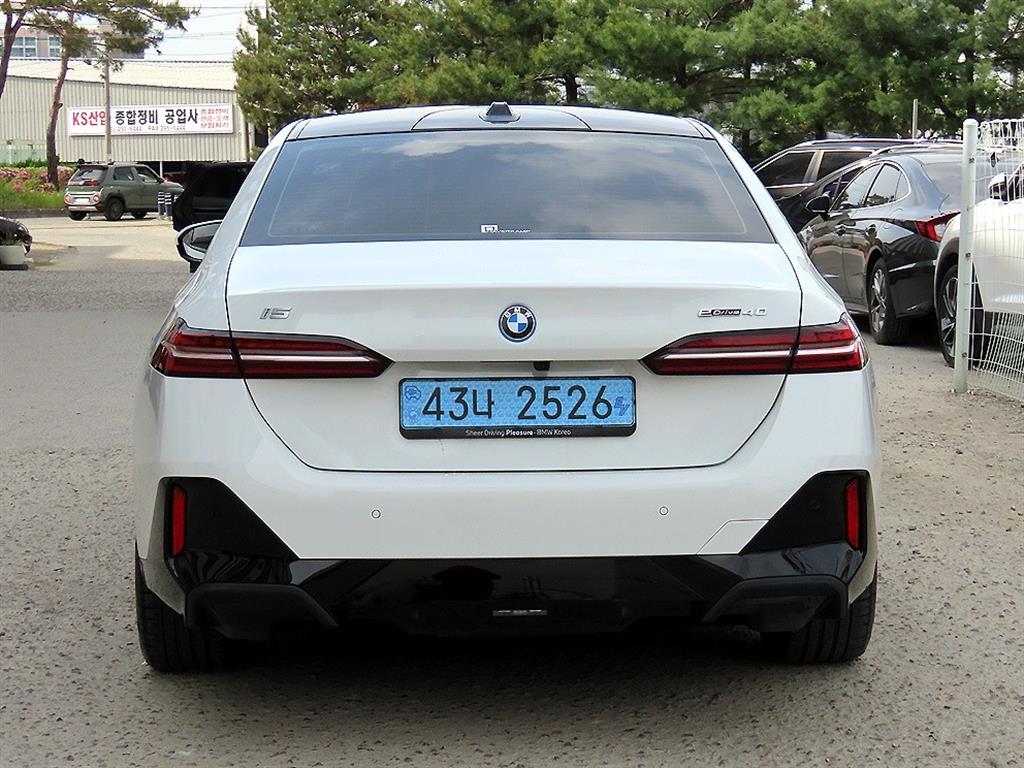 BMW i5 - Vista 4