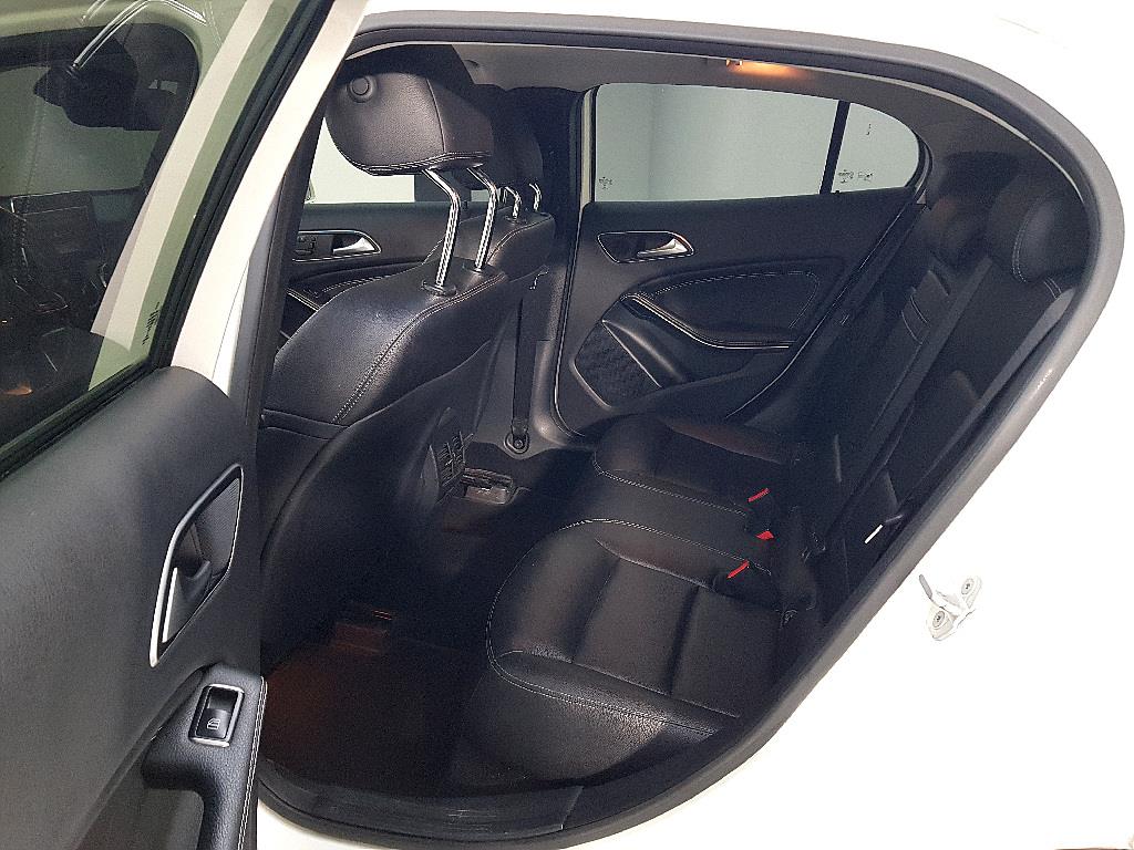 Mercedes Benz GLA Class - Vista 9