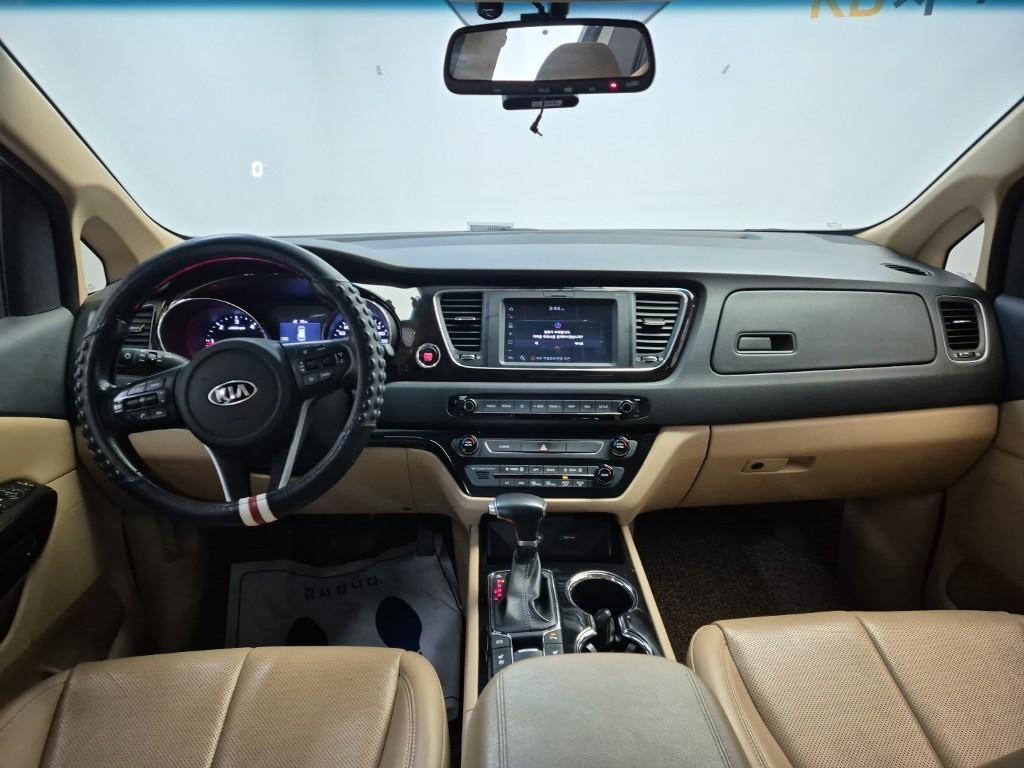 KIA Carnival - Vista 5