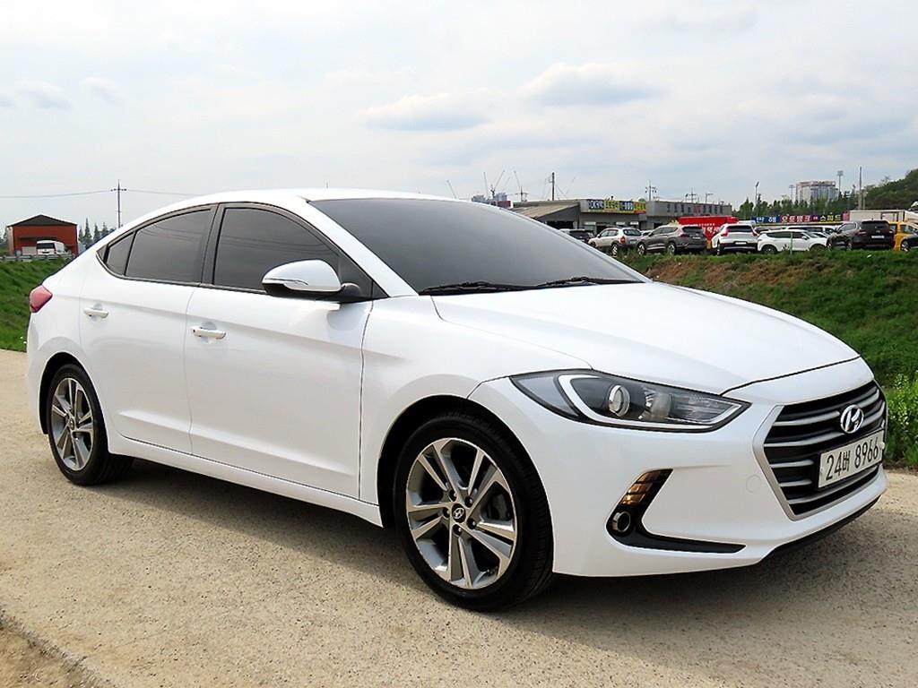 HYUNDAI Avante - Vista 2