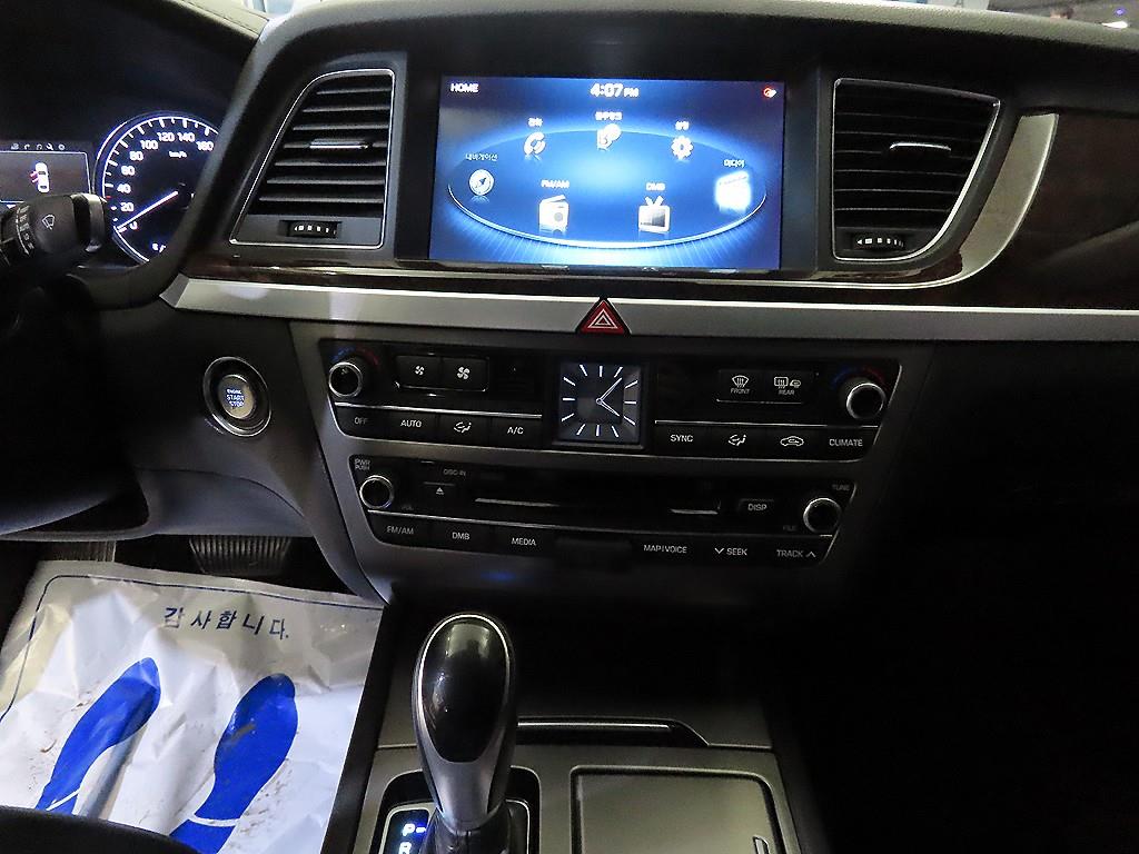 HYUNDAI Genesis - Vista 11