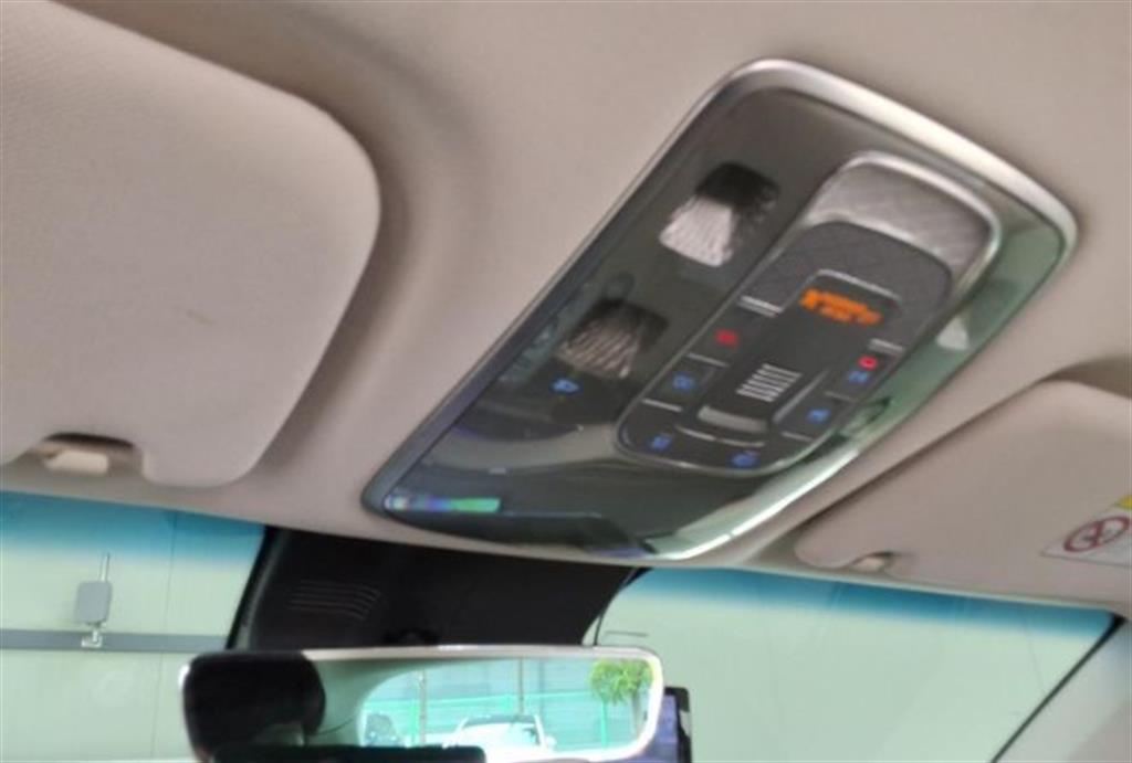Genesis GV70 - Vista 5
