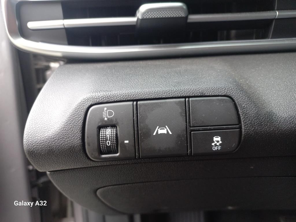 HYUNDAI Avante - Vista 9