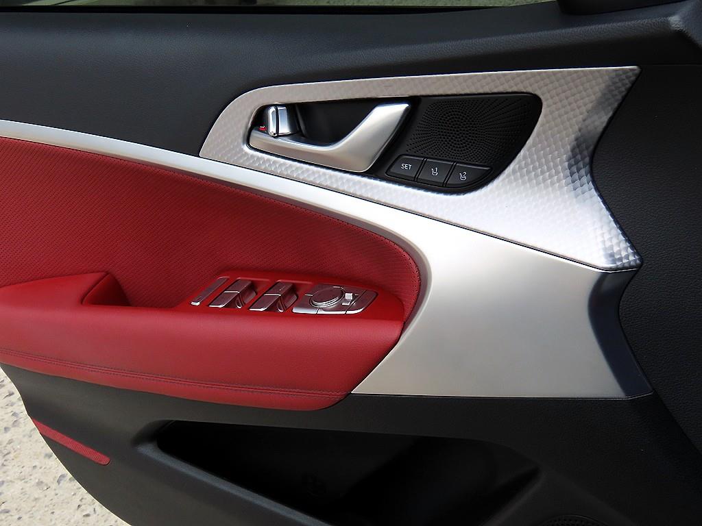 Genesis G70 - Vista 12