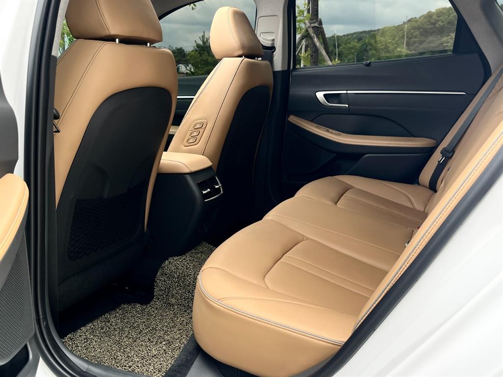 HYUNDAI Sonata - Vista 10