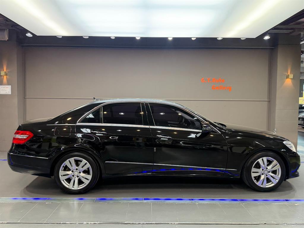 Mercedes Benz E class - Vista 5