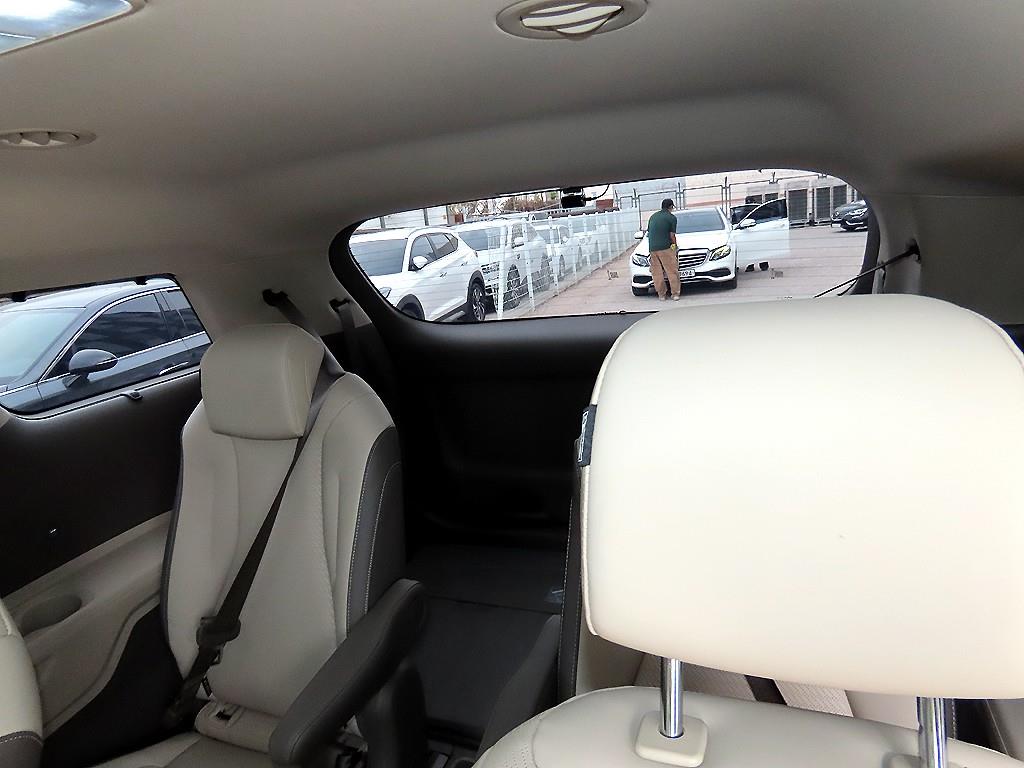 KIA Carnival - Vista 7