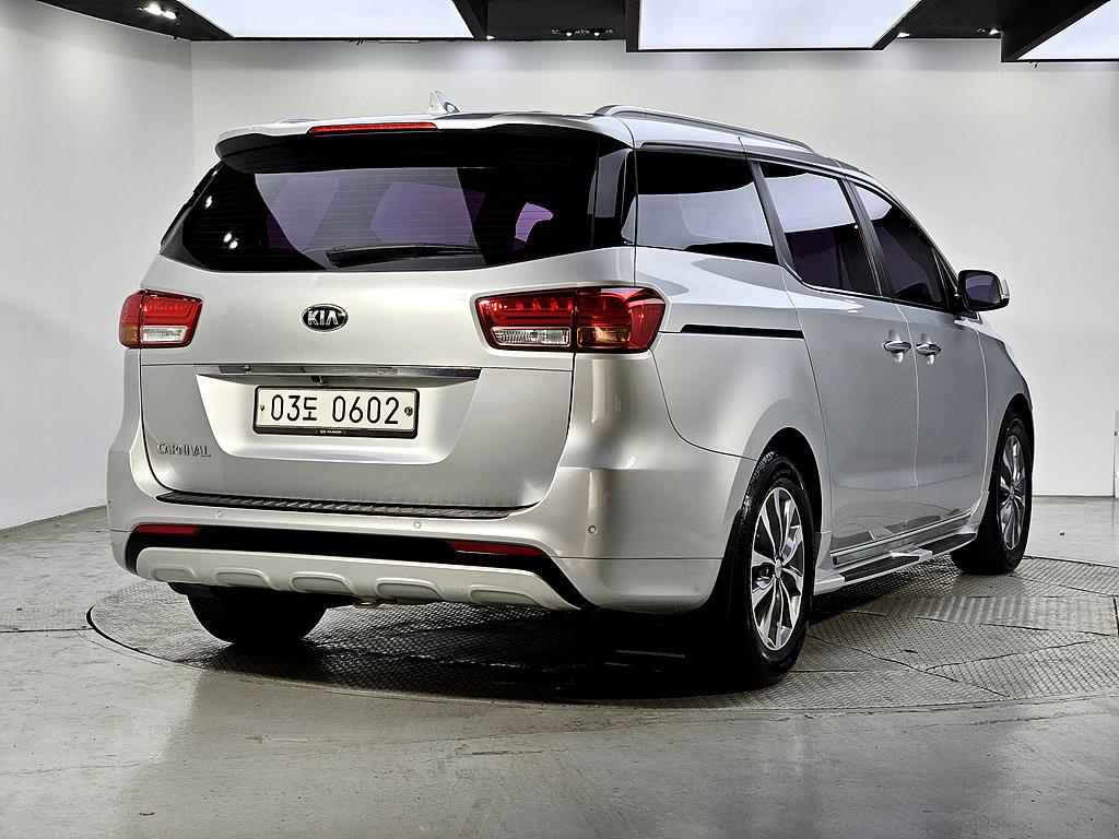 KIA Carnival - Vista 4