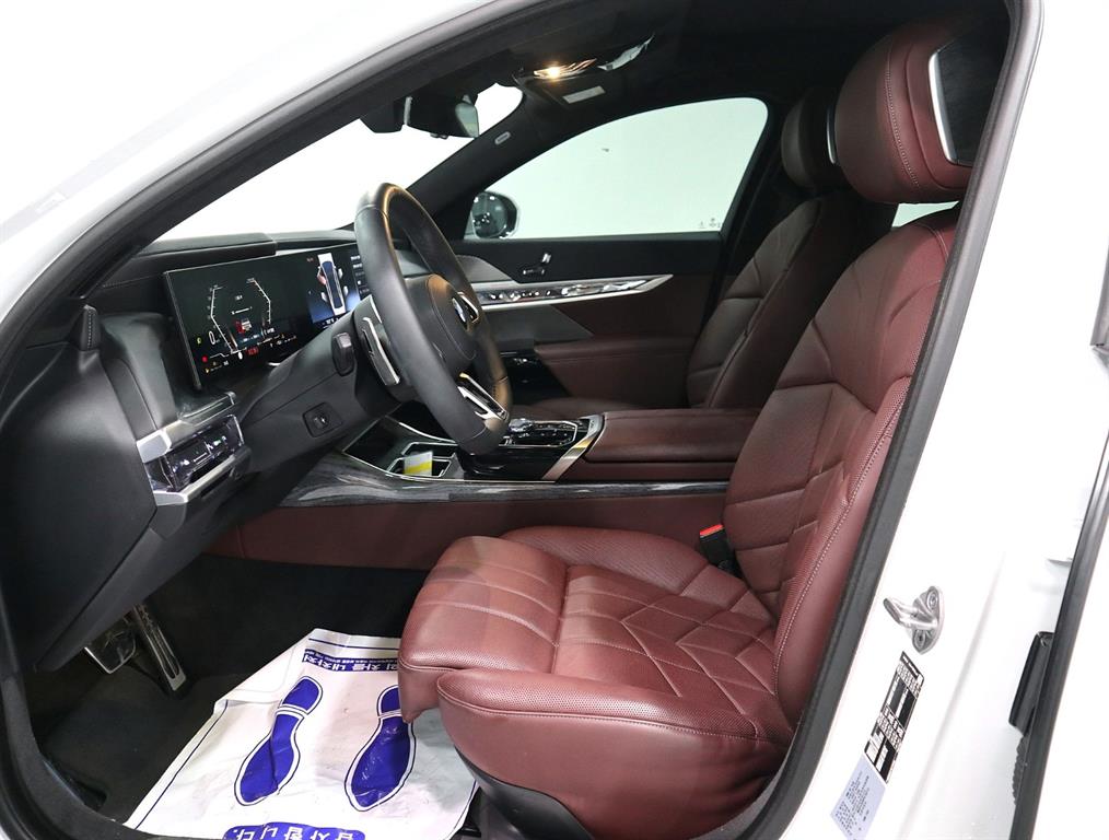 BMW 7 Series - Vista 8