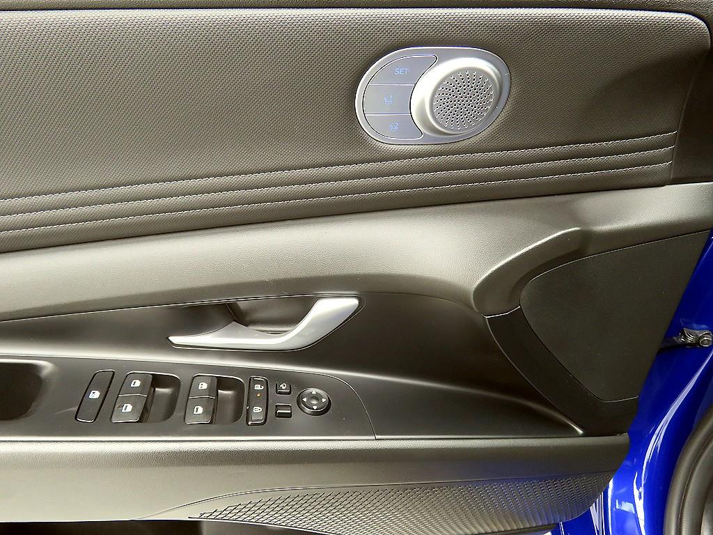 HYUNDAI Avante - Vista 10