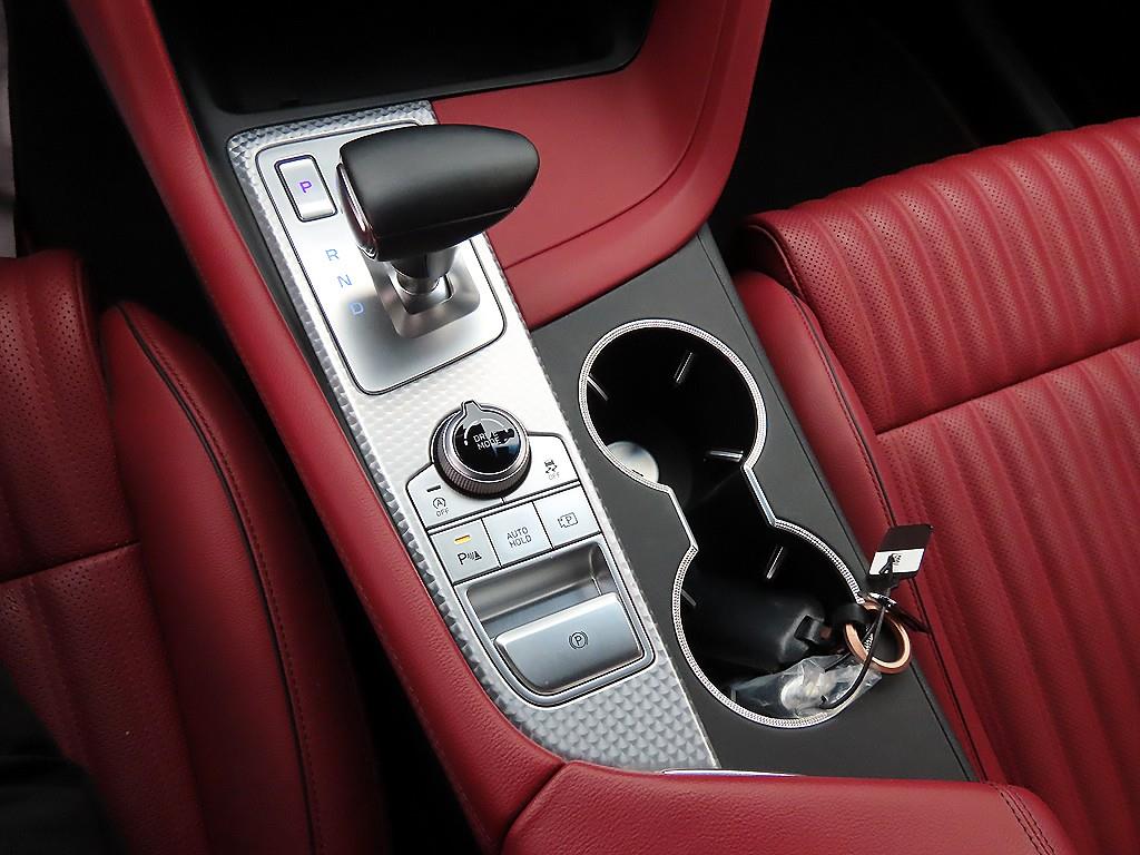 Genesis G70 - Vista 11