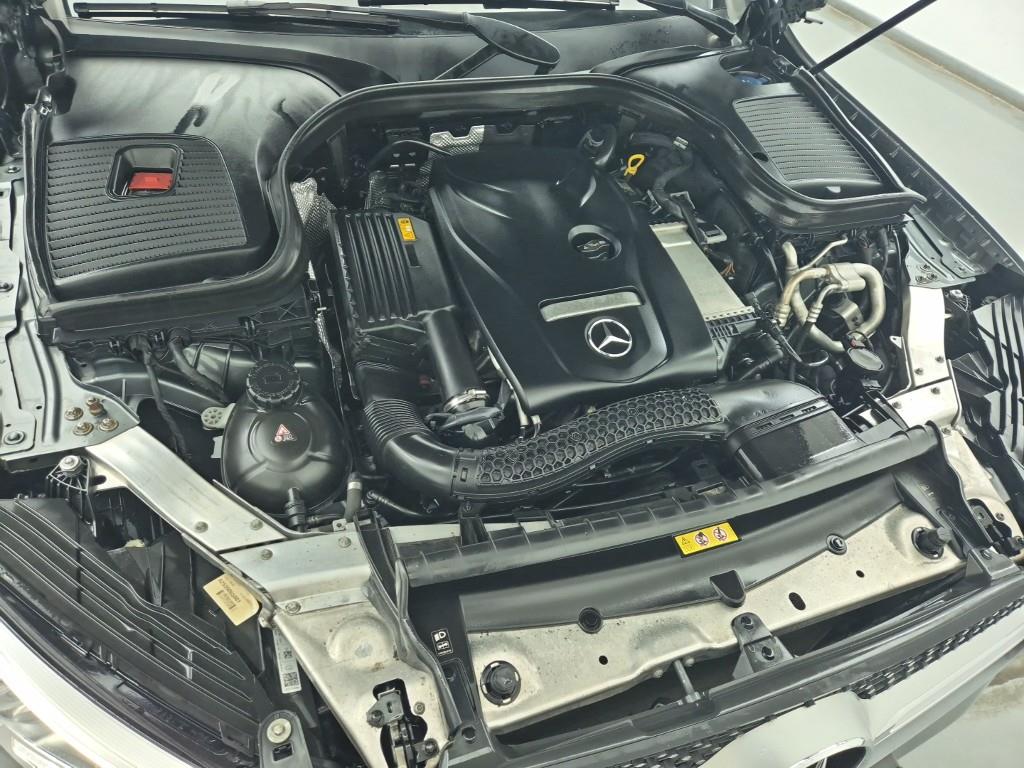 Mercedes Benz GLC Class - Vista 6