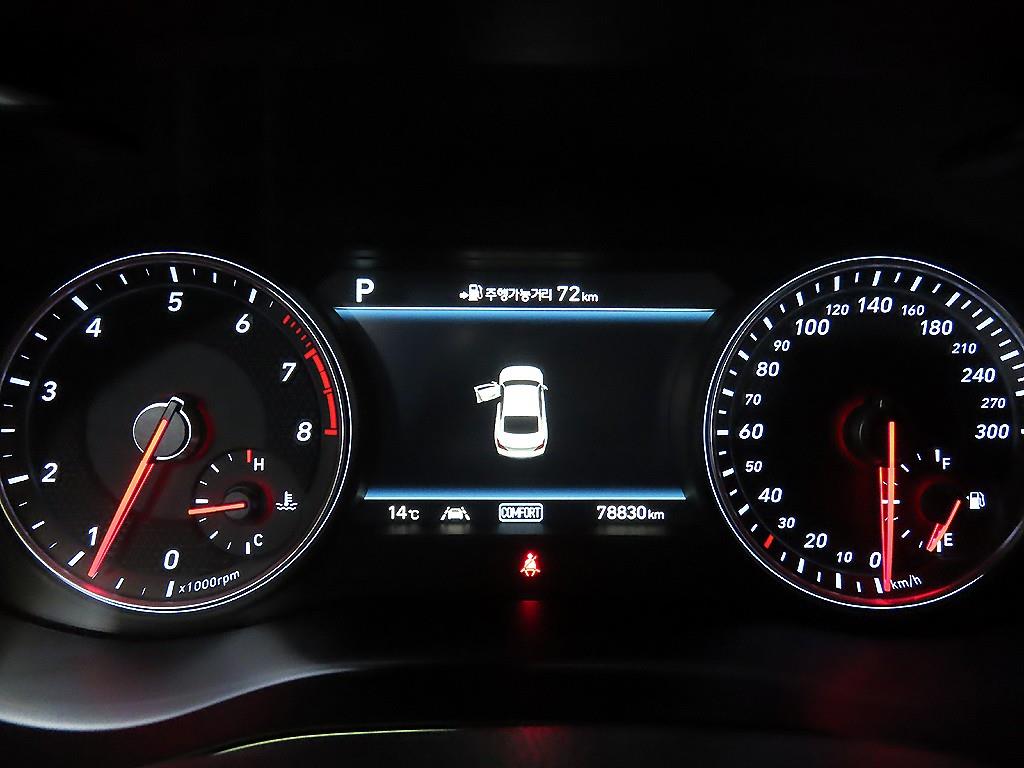 Genesis G70 - Vista 9