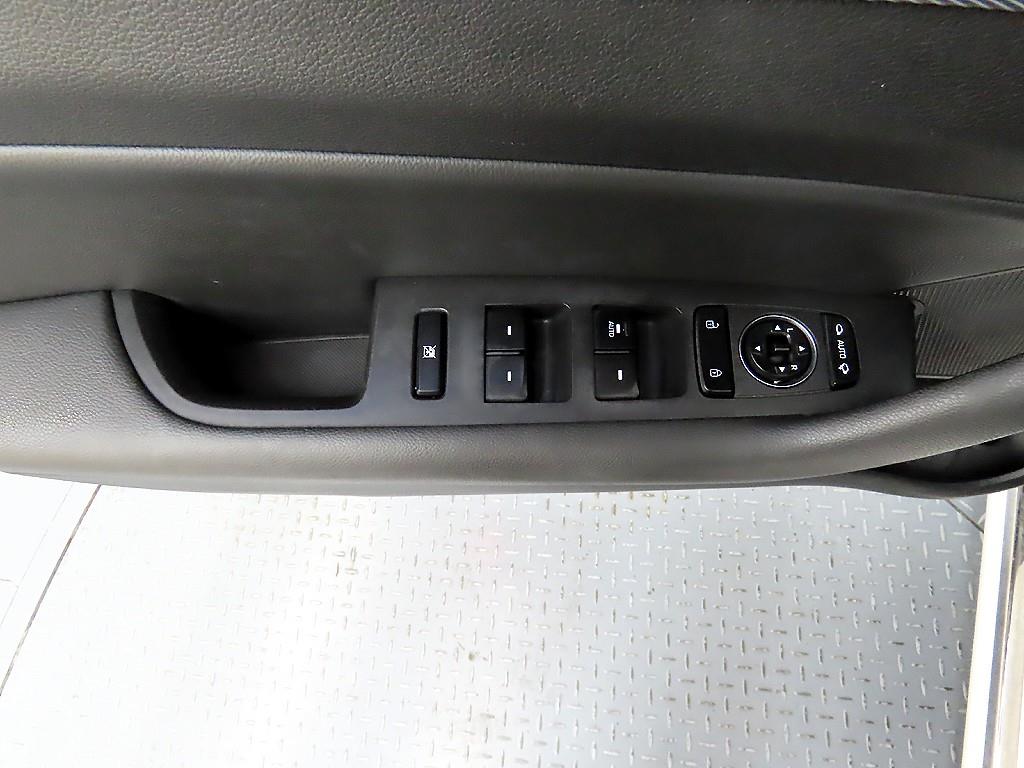 HYUNDAI Sonata - Vista 11