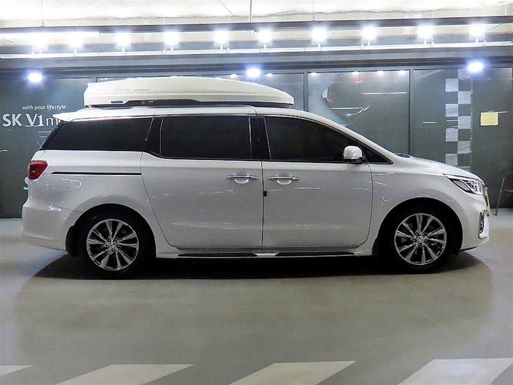 KIA Carnival - Vista 3