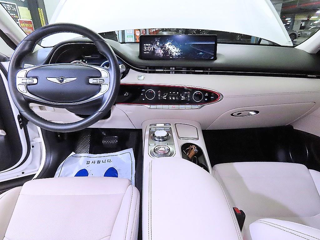 Genesis GV70 - Vista 10
