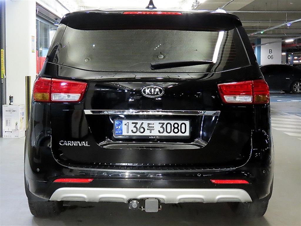 KIA Carnival - Vista 5