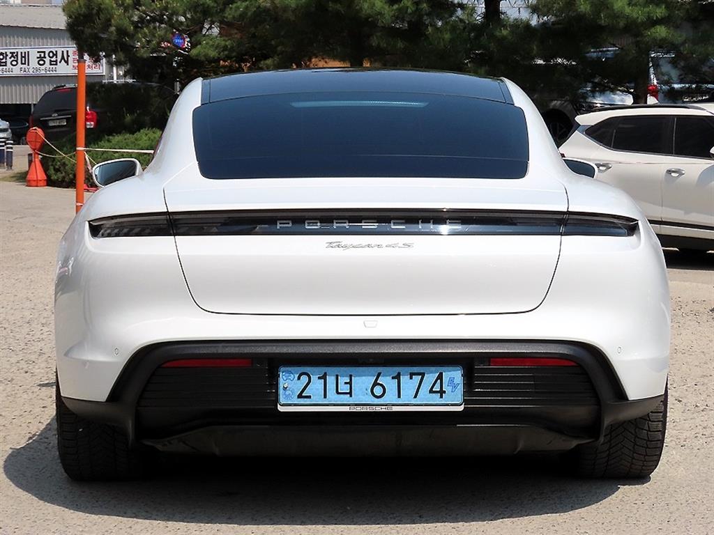Porsche Taycan - Vista 4