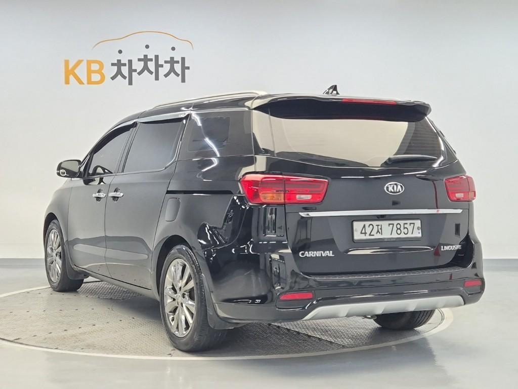 KIA Carnival - Vista 2