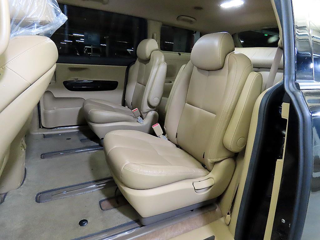 KIA Carnival - Vista 7