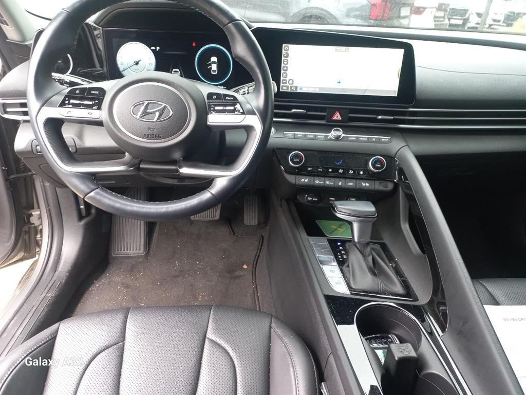 HYUNDAI Avante - Vista 8