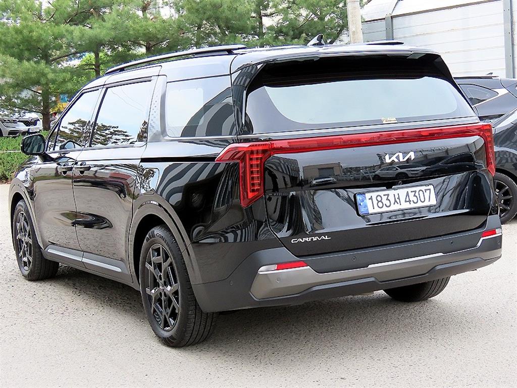 KIA Carnival - Vista 3