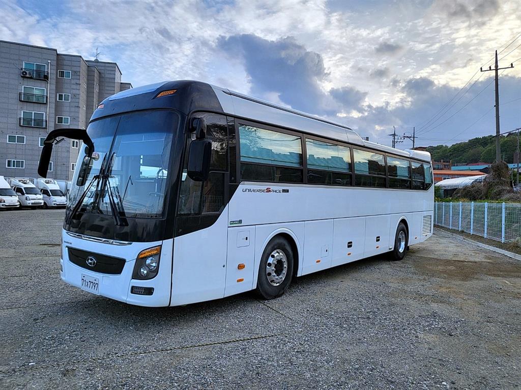 medium and large bus Medium-sized Hyundai Bus 2017 Blanco - Importación desde Corea - HF Imports Iquique - Foto 1