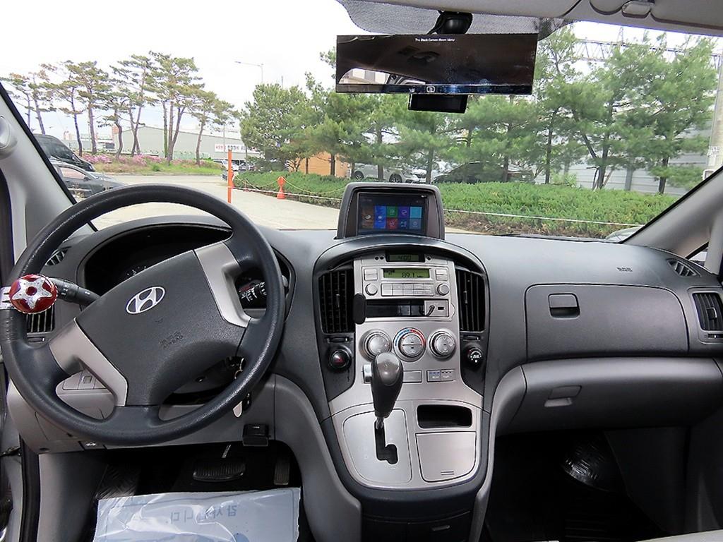 HYUNDAI Starex - Vista 8