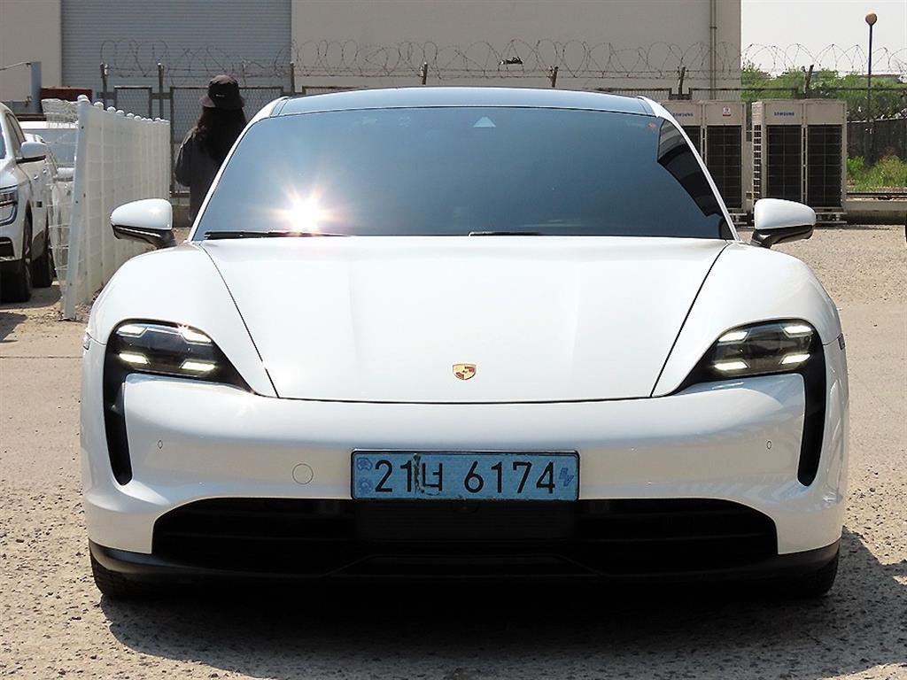 Porsche Taycan 2021 Blanco - Importación desde Corea - HF Imports Iquique - Foto 1