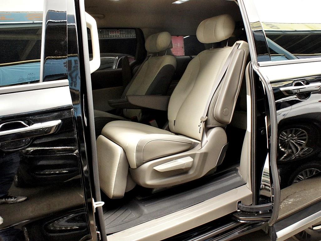 KIA Carnival - Vista 7