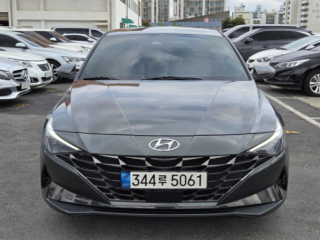 HYUNDAI Avante - Vista 2