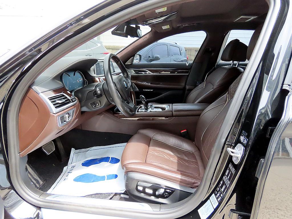 BMW 7 Series - Vista 5