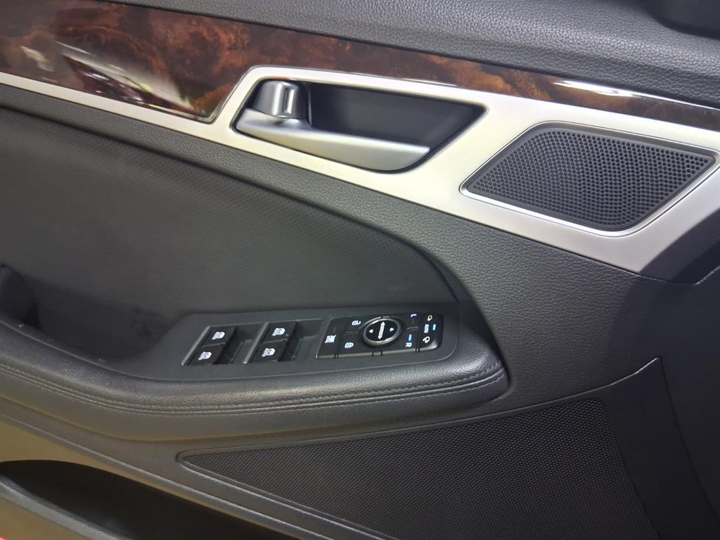 HYUNDAI Genesis - Vista 8