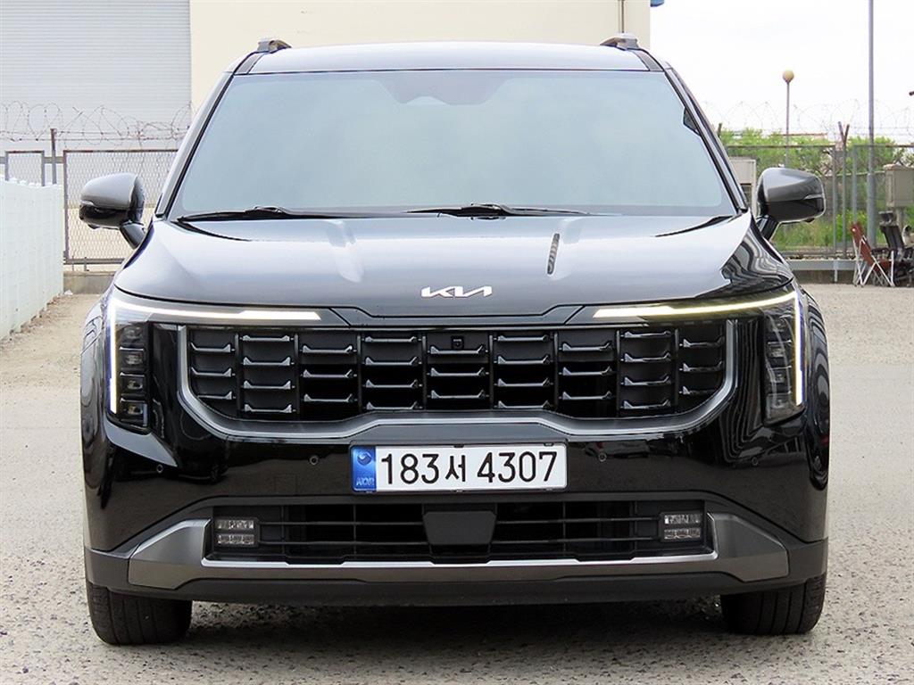 KIA Carnival 2025 Negro - Importación desde Corea - HF Imports Iquique - Foto 1