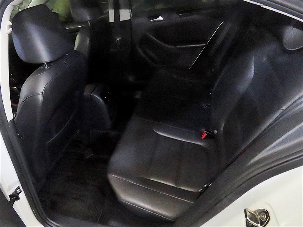 Volkswagen Jetta - Vista 7