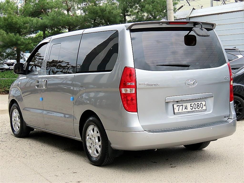 HYUNDAI Starex - Vista 3