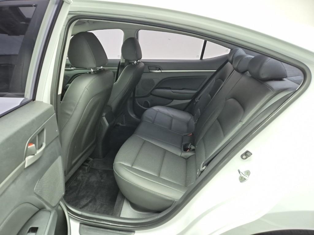 HYUNDAI Avante - Vista 9