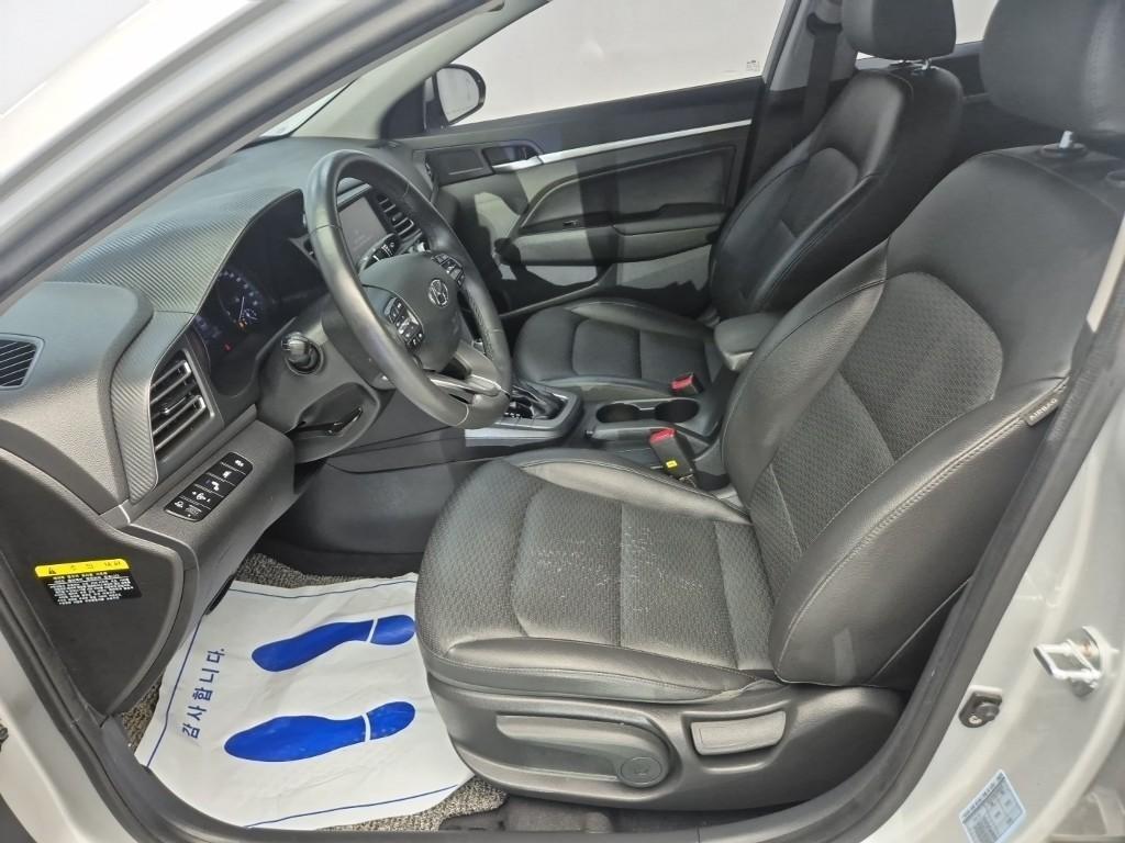 HYUNDAI Avante - Vista 11